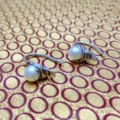 Dangled Pearl Earrings, Bridal Party Gift, Round..