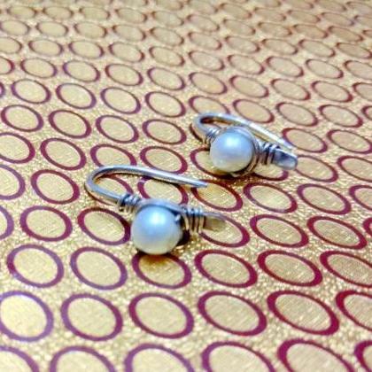 Dangled Pearl Earrings, Bridal Party Gift, Round..